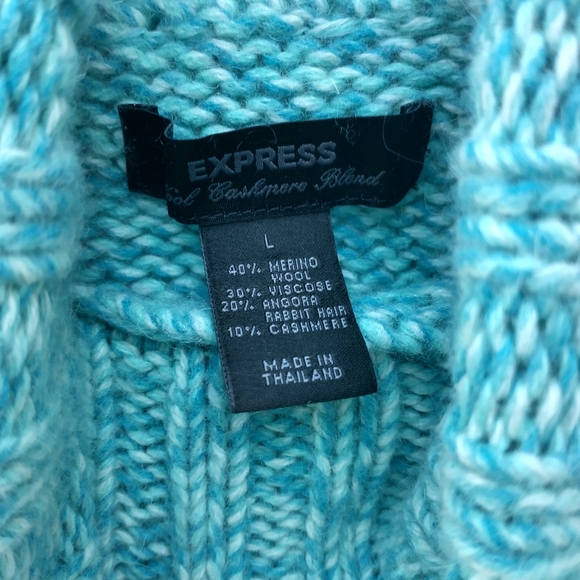 2 Women's Sweaters Lot - Picture 3 of 5